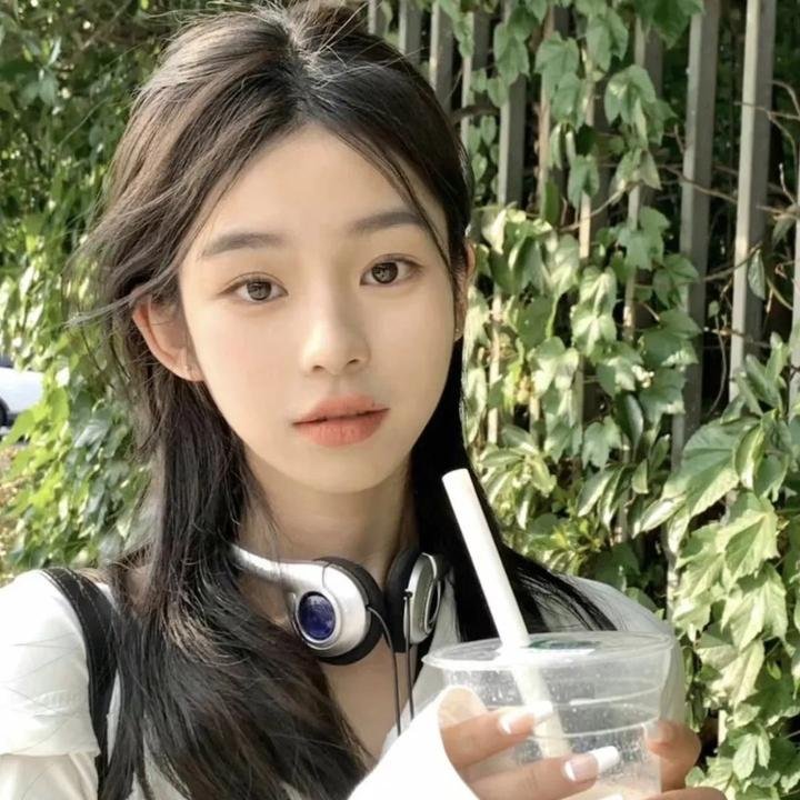 宴律，你的白月光回国了